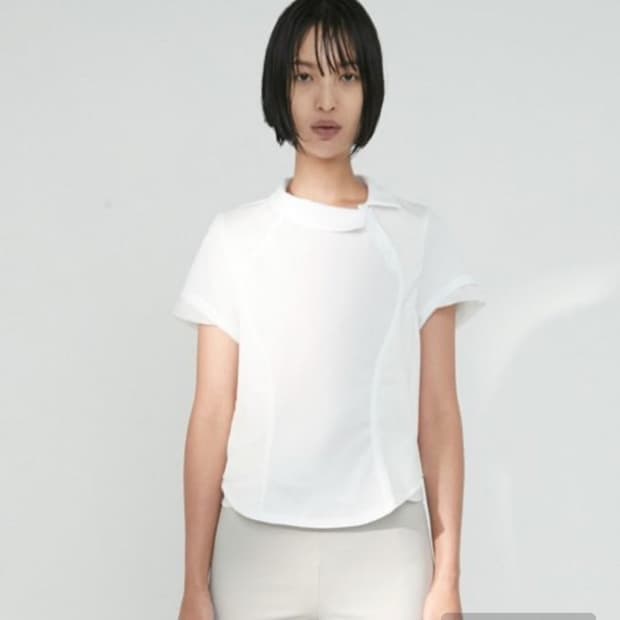 오호스 사이드넥 카라티 화이트