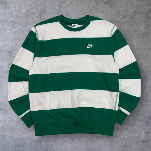 나이키 퓨추라 스몰 로고 단가라 믹스 컬러 맨투맨