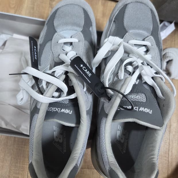 뉴발란스 992 295그레이 판매합니다