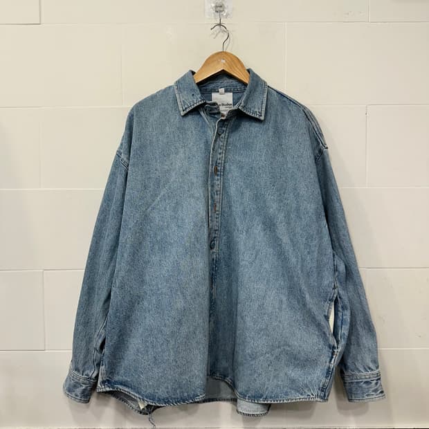 아크네스듀디오 버튼업 데님 셔츠