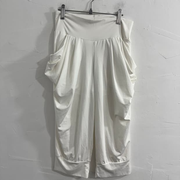 white capri pants