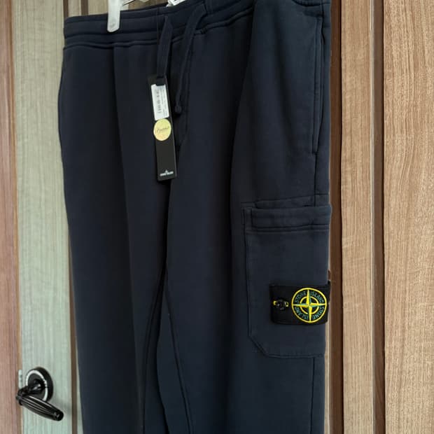 새상품(XL)스톤아일랜드 와펜 패치 카고 트레이닝 팬츠 네이비