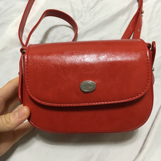 돈키 코리 미니 크로스백 레드