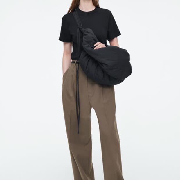 코스 캐노피 나일론 오버사이즈 크로스바디백 블랙