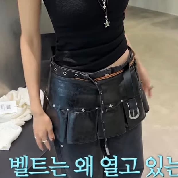 다이애그널 스터드 레더 레이어드 미니스커트