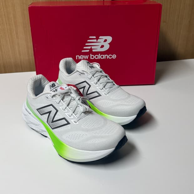 (새상품) 뉴발란스 880 v15 러닝화 270