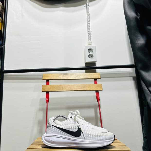 255) 나이키 운동화 남성 남자 런닝화 레볼루션 8 화이트 블랙