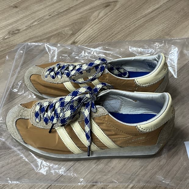 아디다스 웨일스 보너 콜라보 메사 245