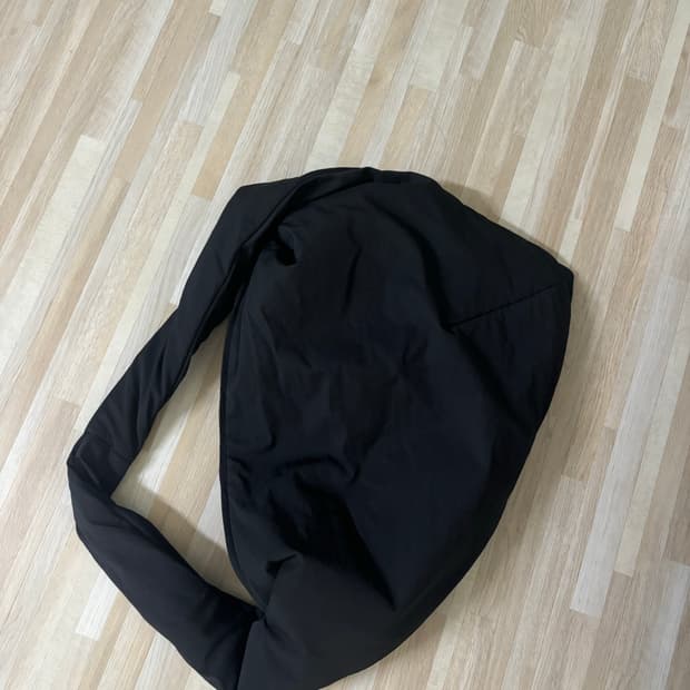 COS 카이트 오버사이즈 숄더백 블랙