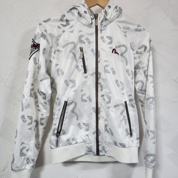 에비수 화이트 패턴 후드 바람막이