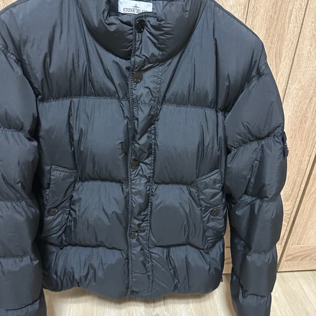 스톤아일랜드 25FW 크링클랩스 논후드 패딩 블랙 XL판매합니다