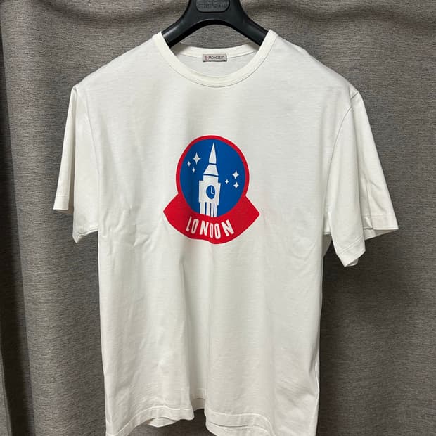 몽클레어 빅로고 프린팅 반팔 화이트 (XL)