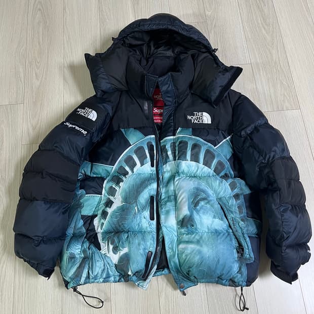 슈프림 노스페이스 패딩