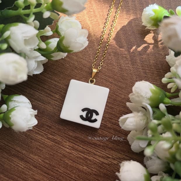 샤넬 스퀘어 블럭 화이트 목걸이