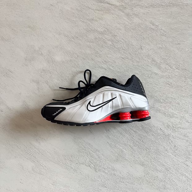 NIKE BV1111-008 (US 8)