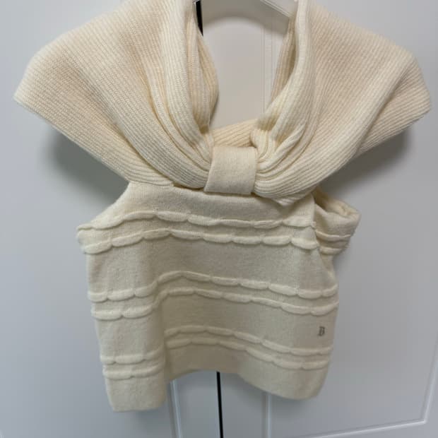 더바넷 리본 오프숄더 니트