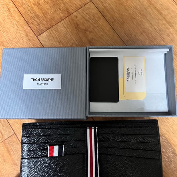 톰브라운 페블 레더 반지갑 블랙