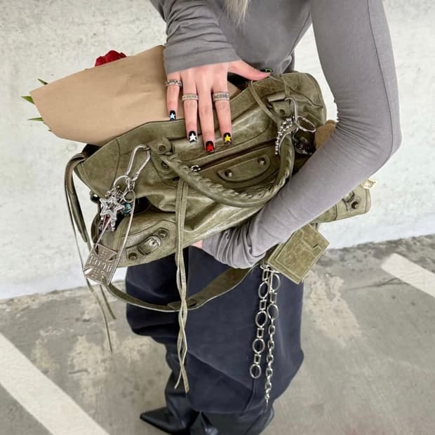 (이번주만 할인~!)발렌시아가 빈티지 시즌색상 시티백 미디움