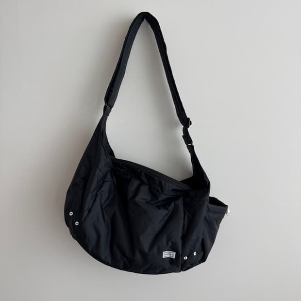 Porter Cue shoulder bag (black)