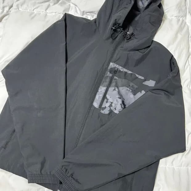 아디다스 카모 윈드브레이커