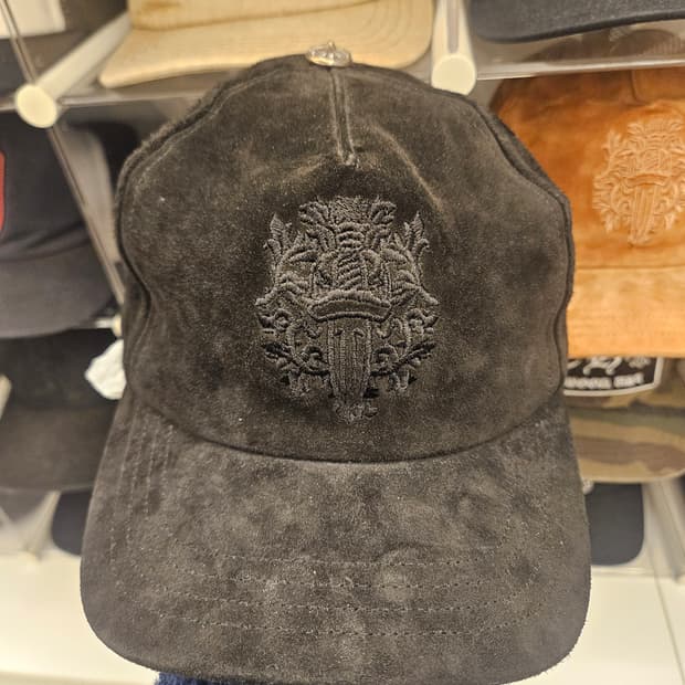 크롬하츠 정품 스웨이드 모자 캡 신형.