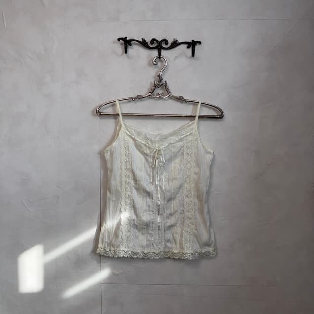 Ivory floral dot lace sleeveless 