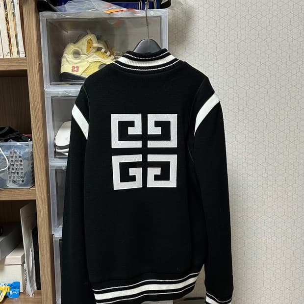 지방시 4G로고 바시티 자켓