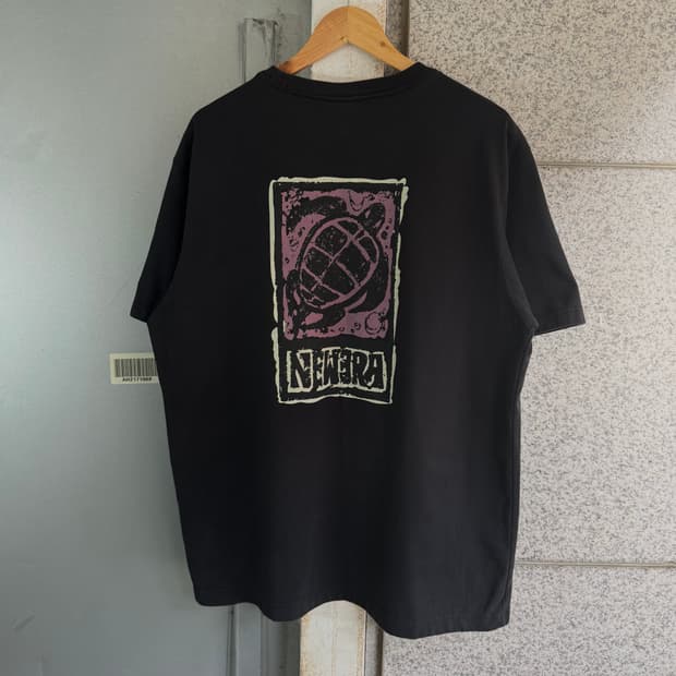 뉴에라 터틀 로고 반팔티