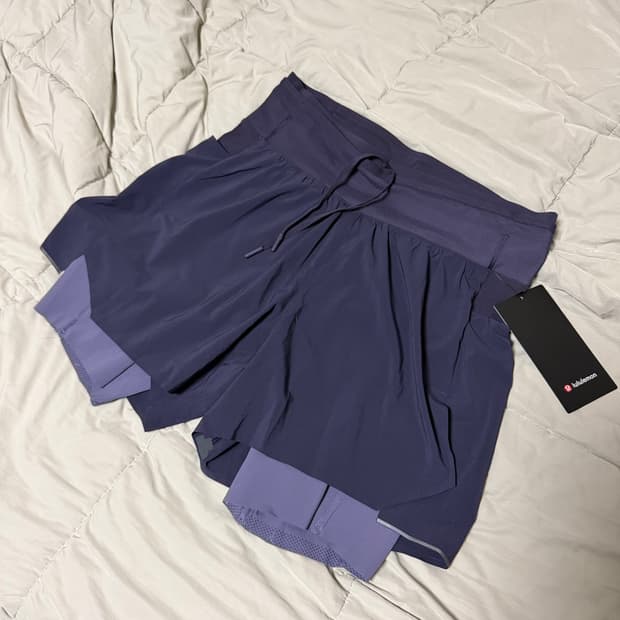 룰루레몬 패스트 앤 프리 멀티 포켓 러닝 쇼츠 m 새상품 판매합니다.
