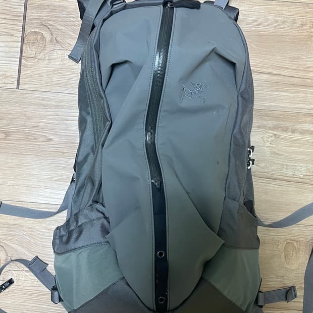 아크테릭스 아로 22 백팩 클라우드