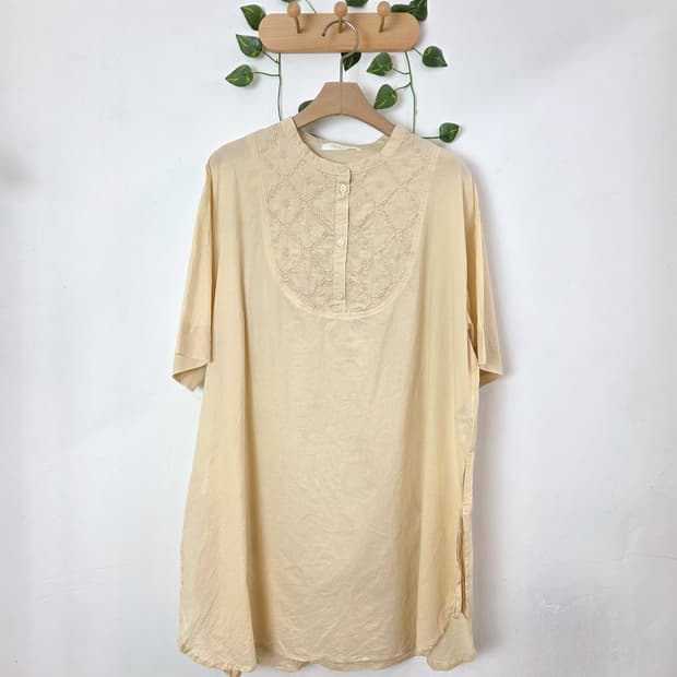 버터빛 자수 원피스