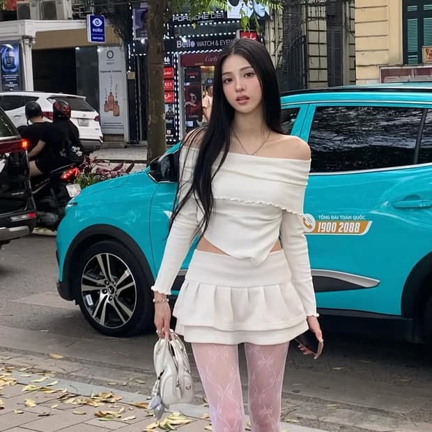 새상품 카키포인트 턱 스커트 아이보리 S