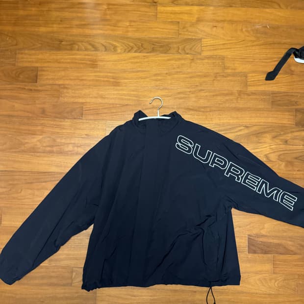 슈프림 23fw 바람막이