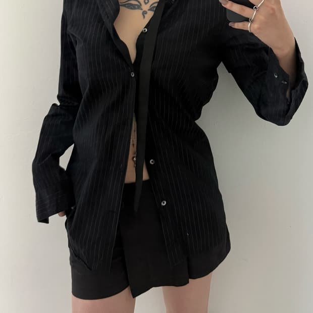 블랙 스트라이프 셔츠