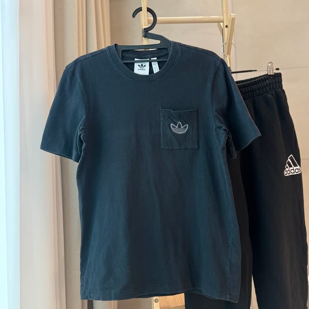 아디다스 블랙반팔티