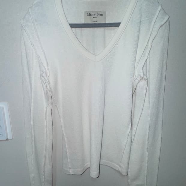 STITCH V NECK SLIM TOP