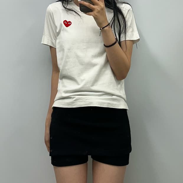꼼데가르송 플레이 와펜 화이트 반팔 티셔츠