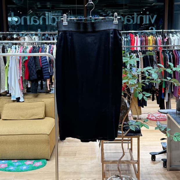 돌체앤가바나 블랙 실크 미디스커트