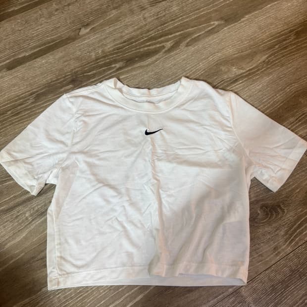 나이키 크롭 반팔 새상품 