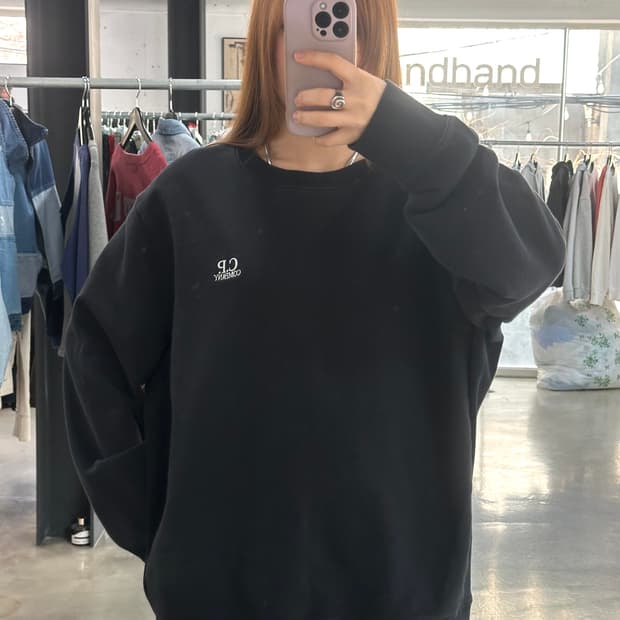 C.P 컴퍼니 자수로고 맨투맨 