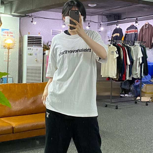 디스이즈네버댓 센터 로고 반팔 티셔츠 B5072