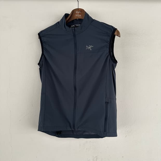 아크테릭스 남성용 경량 조끼 M(95-100)정품
