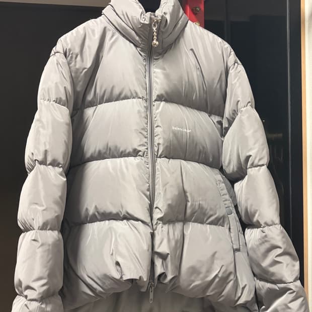 발렌시아가 17fw c컬 패딩 og