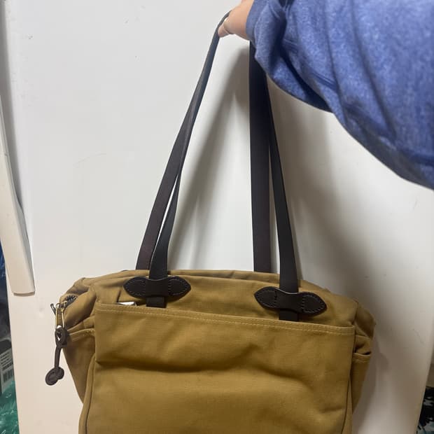 필슨 가방 급처 상태 문의 탄 컬러 귀합니다!!