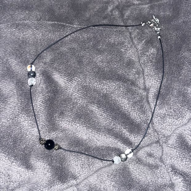 Black bead necklace 