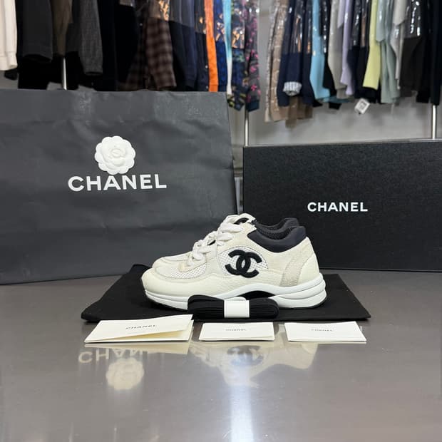 [리오브] 샤넬 CC 로고 테니스 카프스킨 스웨이드 스니커즈