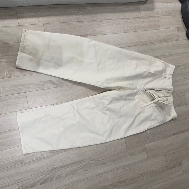 유니클로c 배럴 팬츠 오프화이트 S