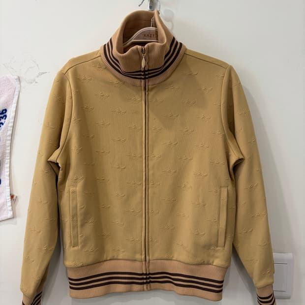 14. 아디다스 희귀져지