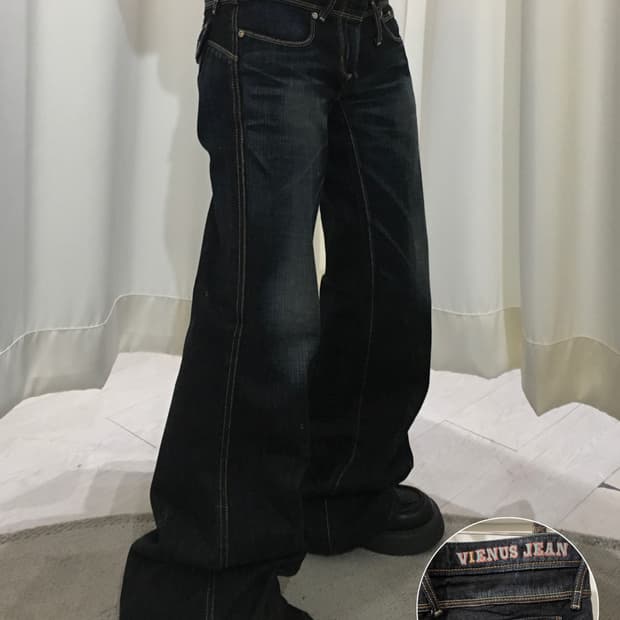 something by EDWIN 부츠컷 자수 데님