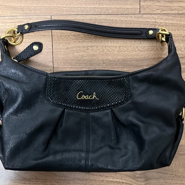 코치 블랙 레더 숄더백